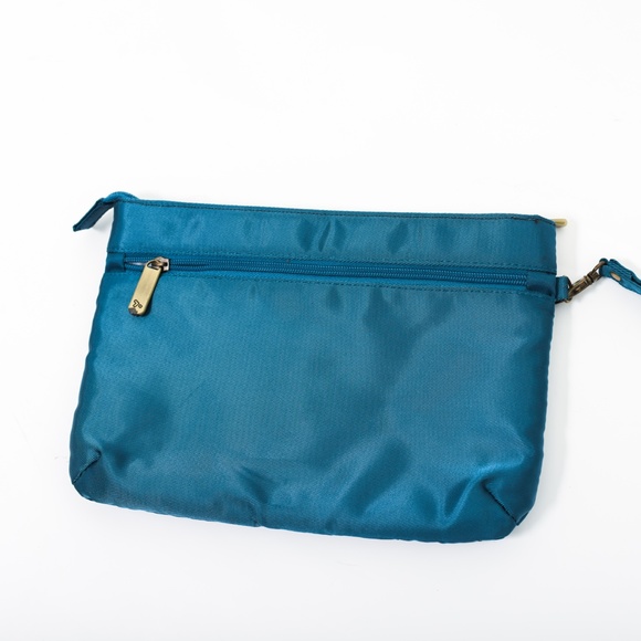 Travelon Quilted Teal Blue Medium Size Wristlet With Anti Theft RFID Blocking - Picture 6 of 14